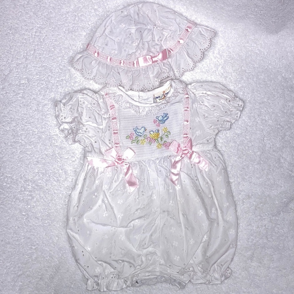 Vintage b.t. Kids eyelet embroidered blue bird bubble and sun hat 3-6m